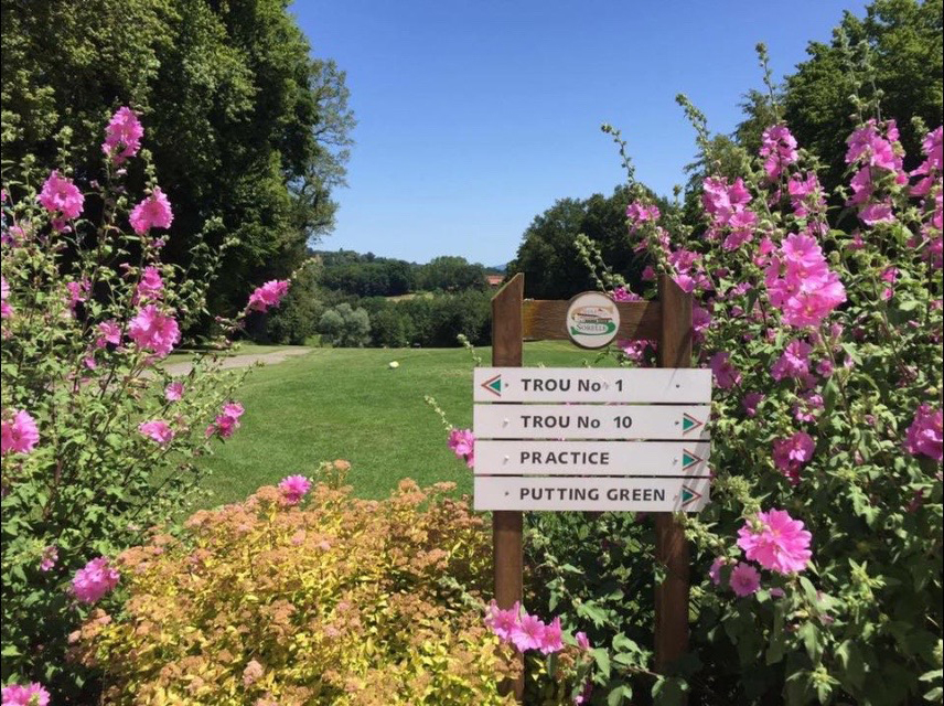 Le jardin de notre hôtel dans l'Ain et dans la Dombes